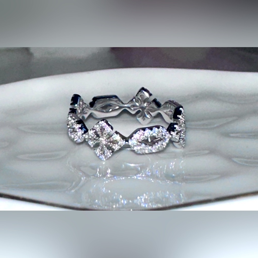 Geometric sequence ring
